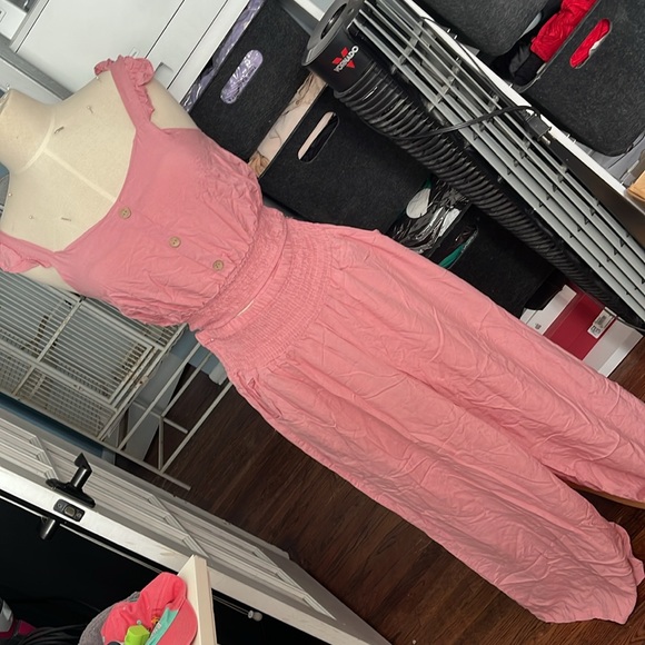 This Set of pants and top - Picture 3 of 3